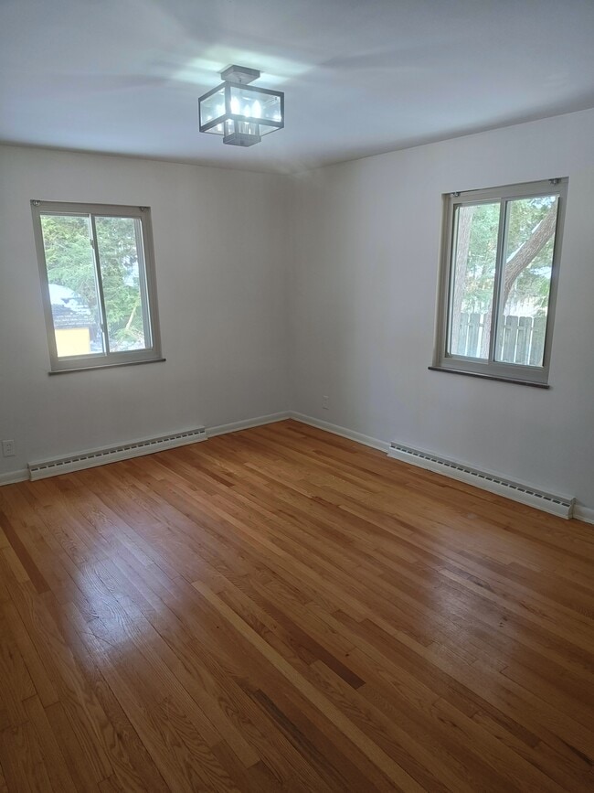 Building Photo - 2947 Chamberlain Rd