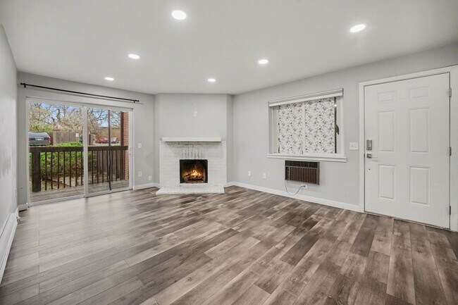 Building Photo - Spacious 1 Bed 1 Bath in the heart of Aurora!