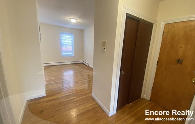 Building Photo - 176 N Beacon St