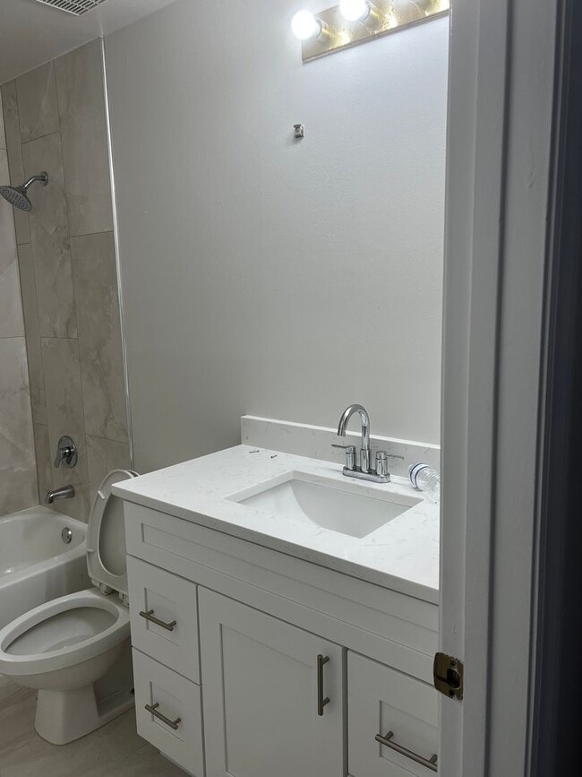 Building Photo - SANDPOINTE TOWNHOMES