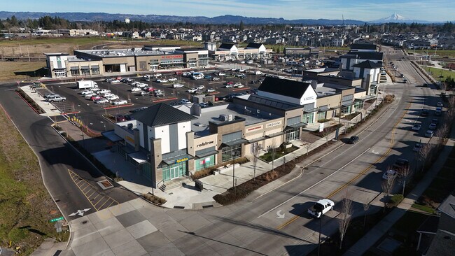 Building Photo - 7447 SE Chinquapin Dr