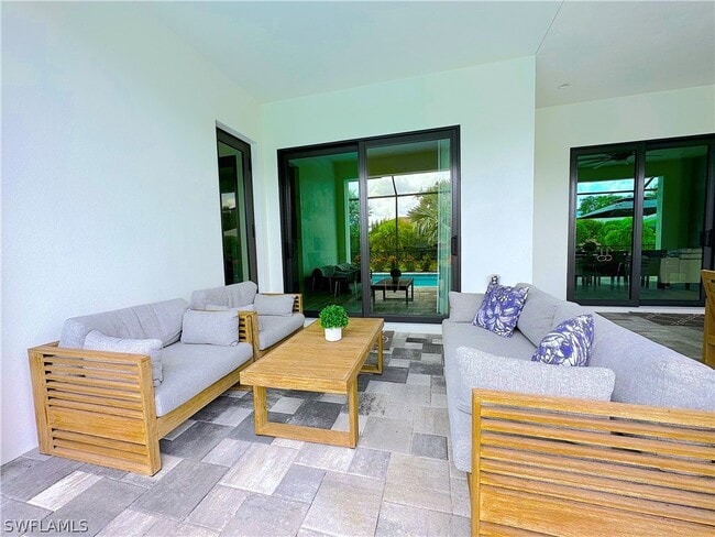 Building Photo - 14 Willoughby Dr