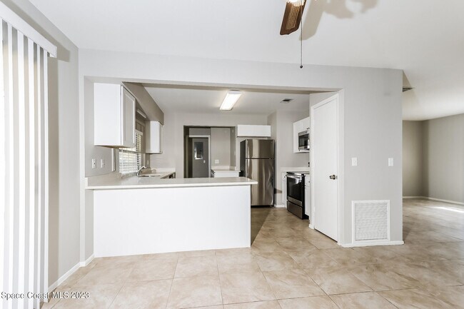 Building Photo - 1376 23rd Pl SW