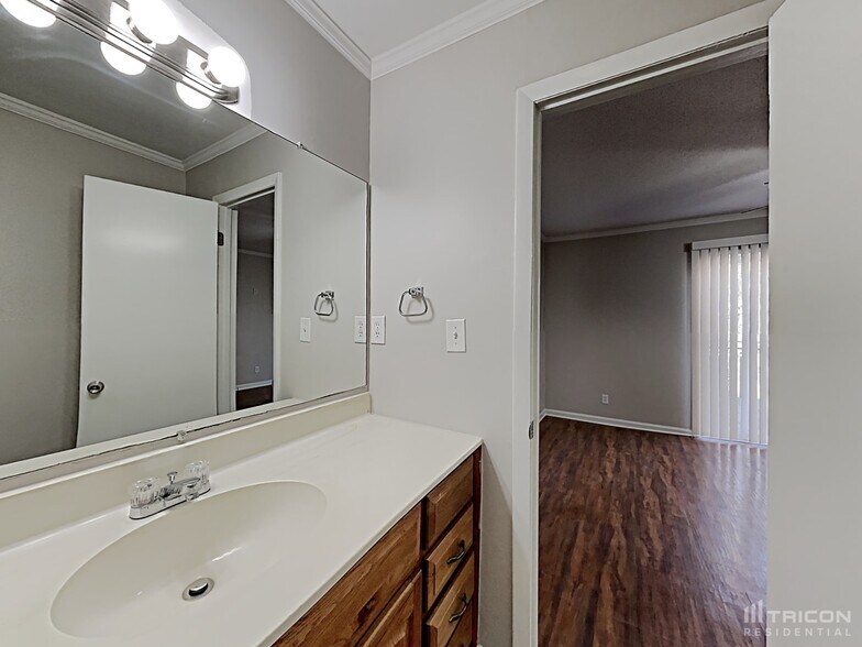 Building Photo - 6273 Branch Hill Cir