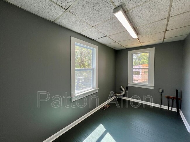 Building Photo - 15 Woodbine Rd