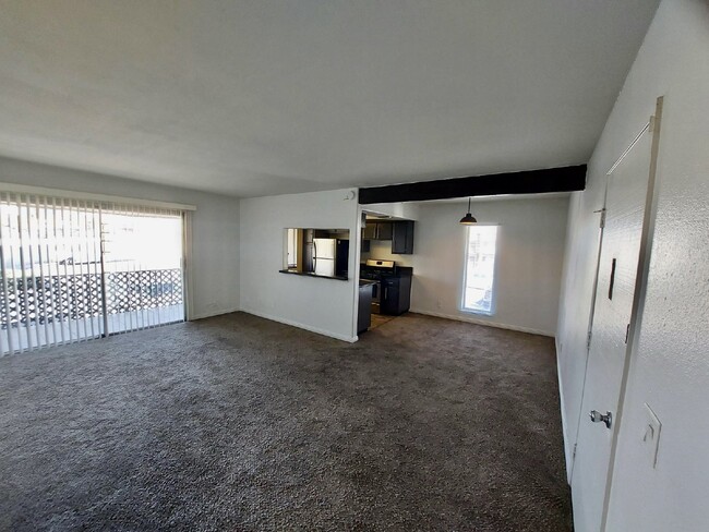 Building Photo - Recently Renovated 3-Bed, 2-Bath Condo