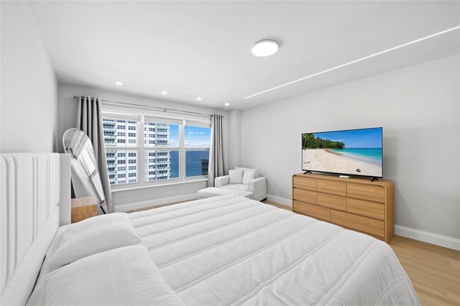 Building Photo - 3500 Galt Ocean Dr