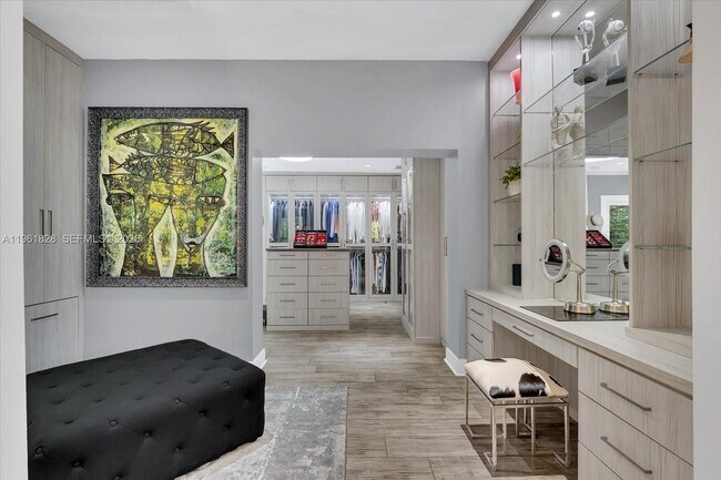 Building Photo - 231 Fluvia Ave