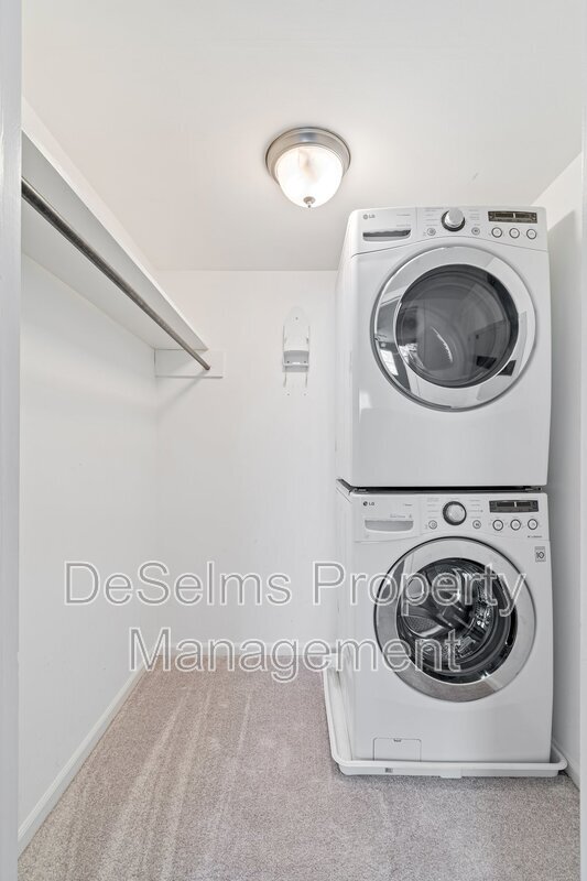 Building Photo - 5025 Hillsboro Pike