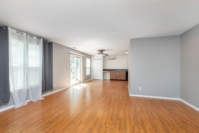 Building Photo - Great 3 Bedroom, 2 1/2 Bath Home in Cameron Meadows Subdivision!
