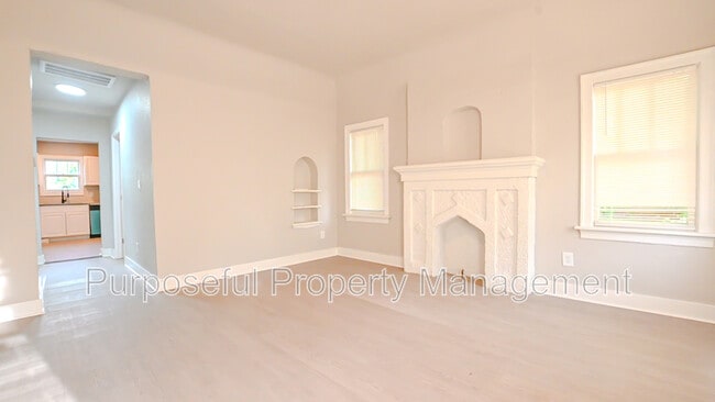 Building Photo - 2201 Glen Ellyn St