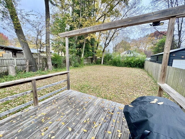 Building Photo - 1046 Tanglewood St