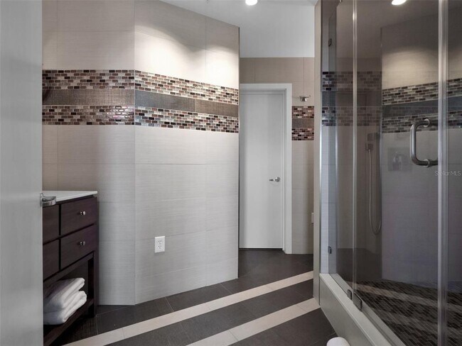 Building Photo - 525 E Jackson St