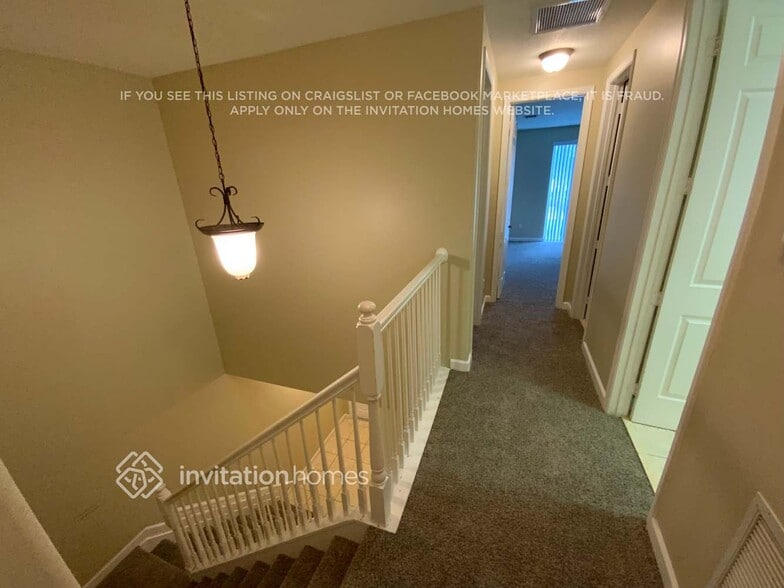 Building Photo - 102 W Prive Cir