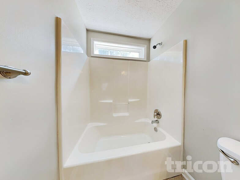 Building Photo - 250 Oak Grove Way