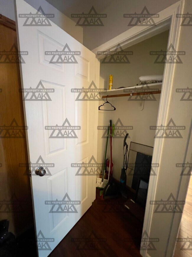 Building Photo - 28th Ave 1215-