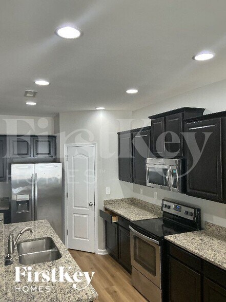 Building Photo - 1013 Blue Stream Ln