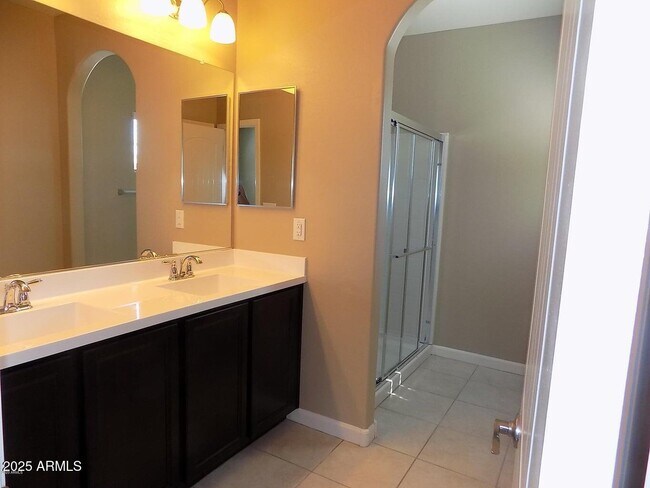 Building Photo - 1367 S Country Club Dr