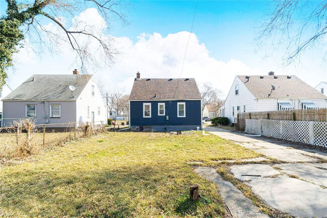 Building Photo - 12095 Plainview Ave