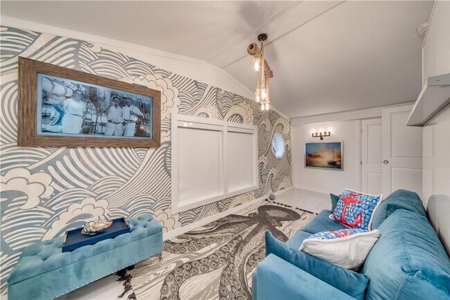 Building Photo - 417 NE 15th Ave