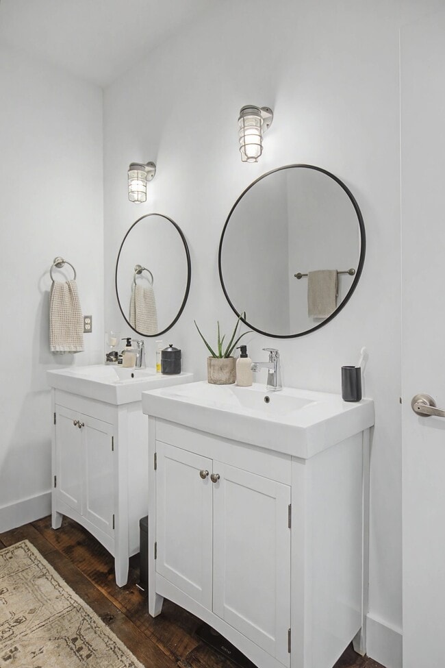 Building Photo - 1225 4th Ave S