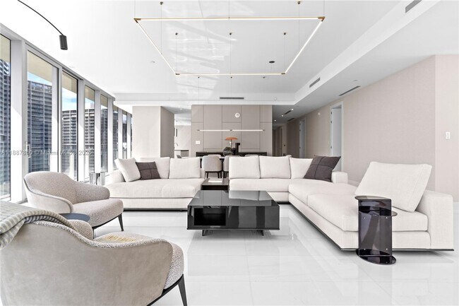 Building Photo - 300 Biscayne Blvd Way
