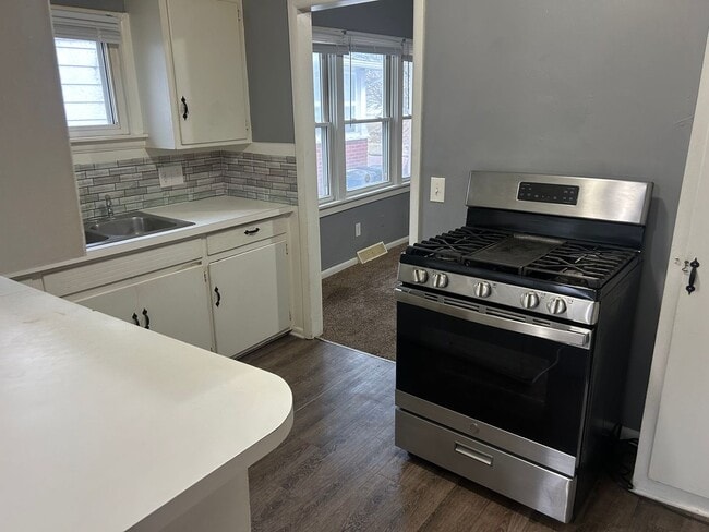 Building Photo - 2 Bedroom House