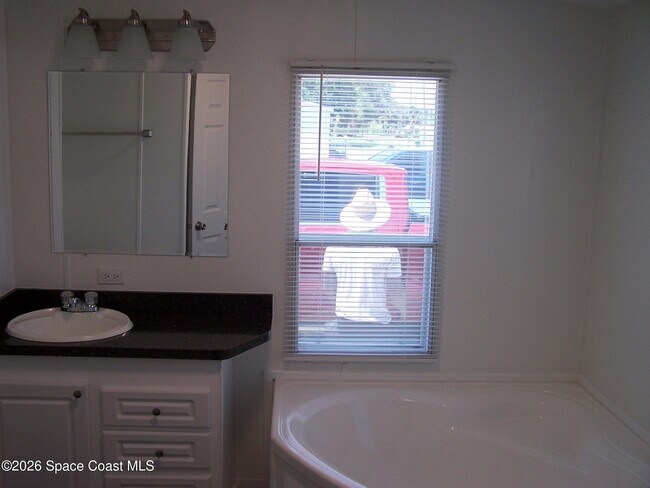 Building Photo - 403 Brozman Ln
