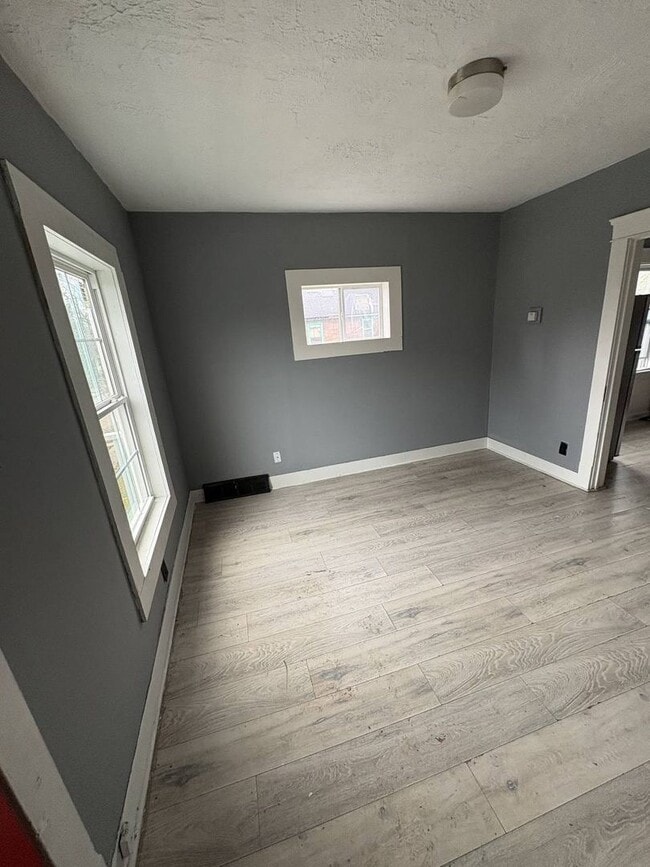 Building Photo - 9919 Stoughton Ave