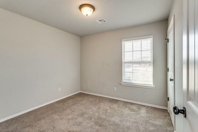 Building Photo - 1308 Heathrow Way