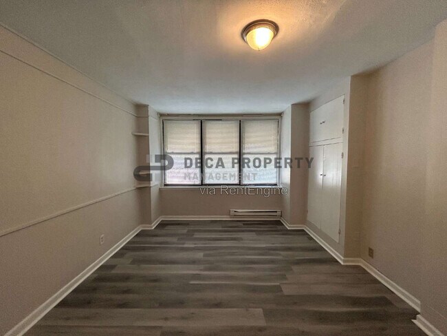 Building Photo - 205 Schirmer St