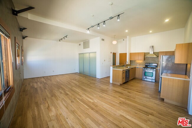 Building Photo - 8 Brooks Ave