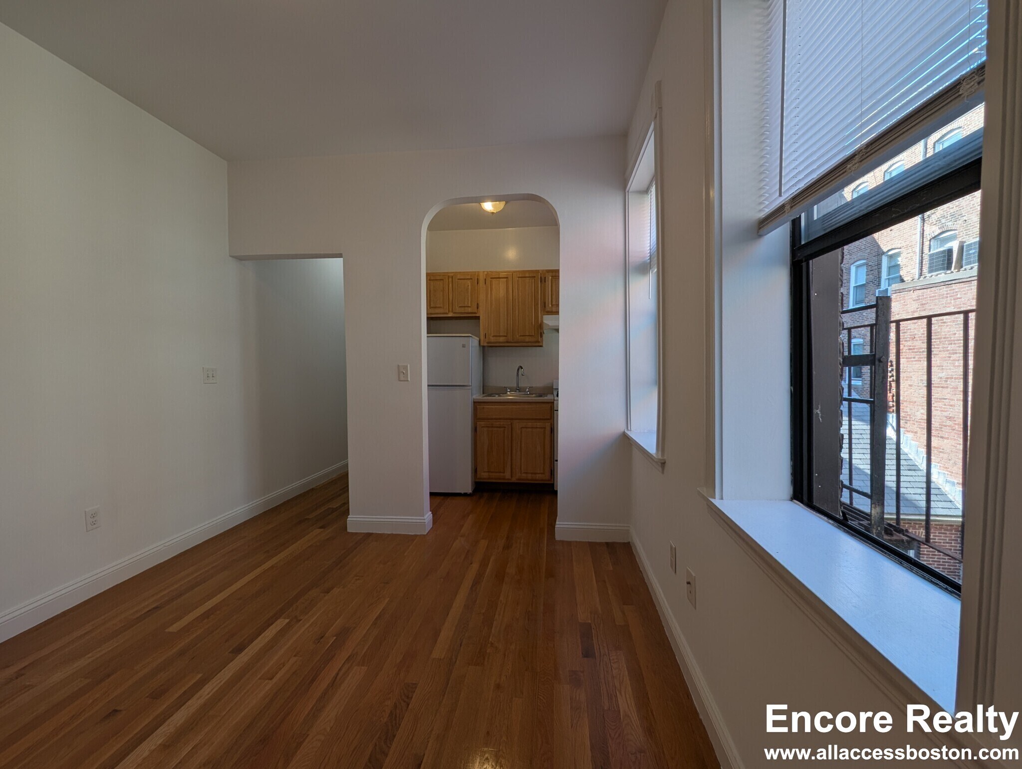 Building Photo - 24 Phillips St