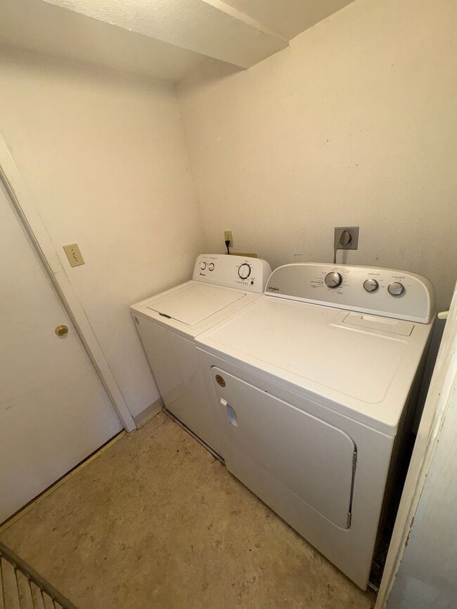 Building Photo - 205/207 Broadwater Ave