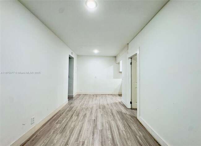 Primary Photo - 2025 Bay Dr