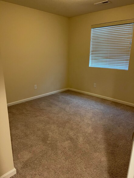 Building Photo - 11317 NE 116th Ct