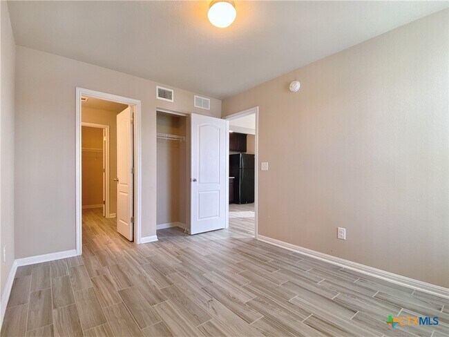 Building Photo - 1721 Arbor Knot Dr