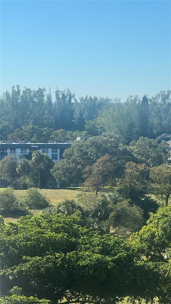 Building Photo - 4174 Inverrary Dr