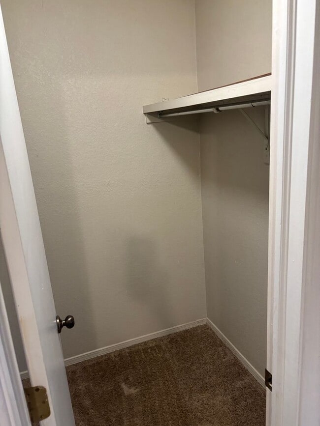 Building Photo - 5475 Valle Alegre