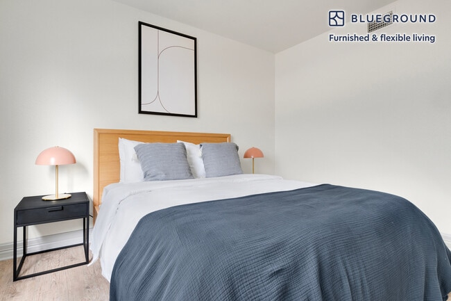 Building Photo - 201 E 4th St