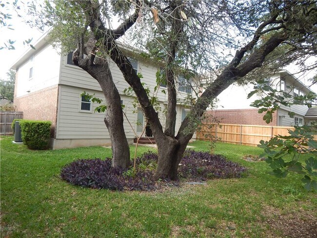 Building Photo - 13521 Shawna Dnay Dr