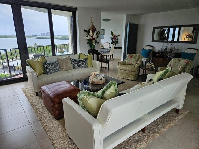 Building Photo - 5420 N Ocean Dr