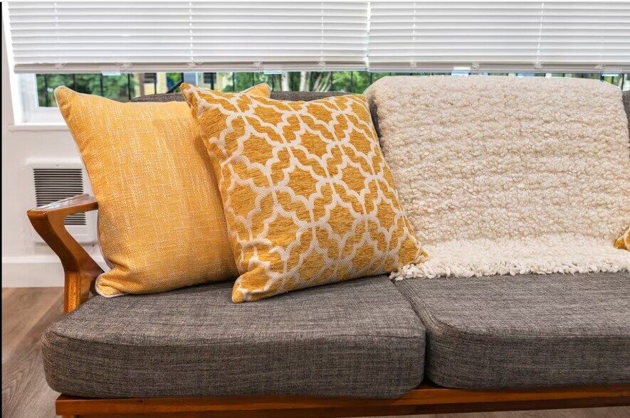 Building Photo - 1803 15th Ave S