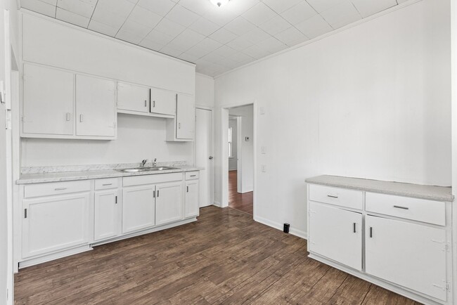 Building Photo - Cozy and Newly Renovated 3 Bedroom 2 Bath ...