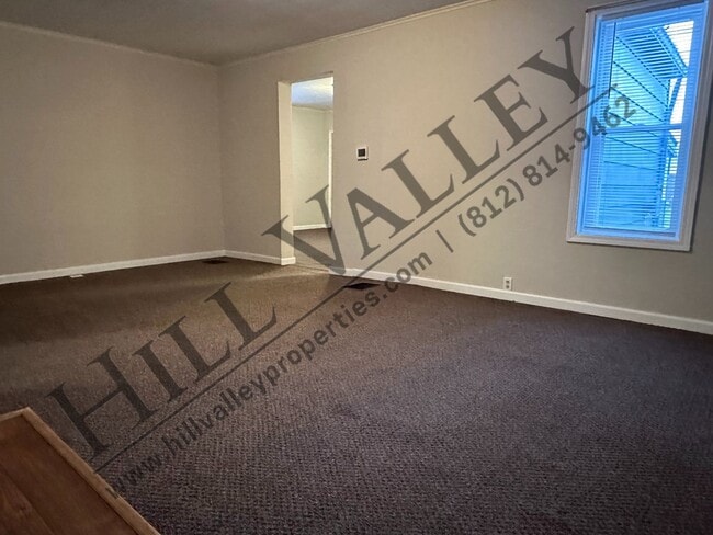 Building Photo - Three bedroom close to Downtown and ISU