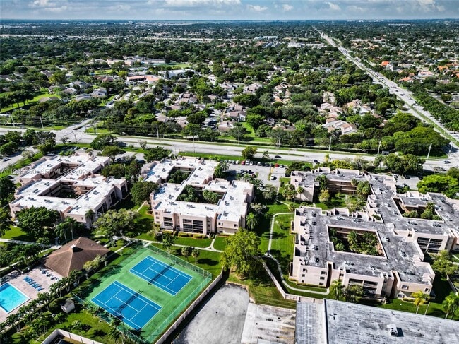 Building Photo - 10425 SW 112th Ave