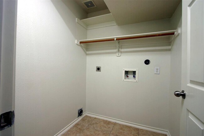 Building Photo - 20223 W Lakebridge Ln