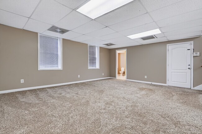 Building Photo - Flagstone Drive