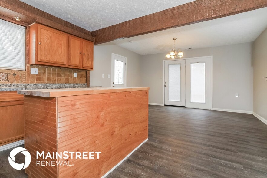 Building Photo - 225 Gladys Rd