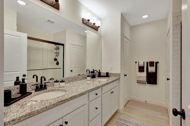 Building Photo - 650 Waters Edge Ln